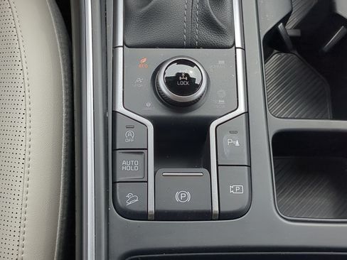 Certified 2024 Kia Sorento S w/ Panoramic Sunroof Package AWD/4WD image 23