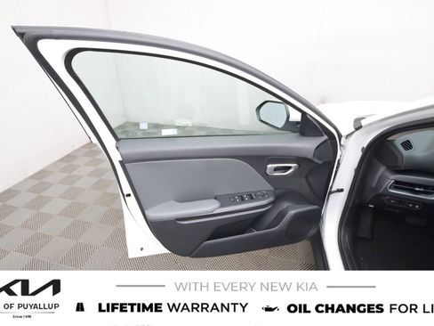 New 2025 Kia K4 LX image 9