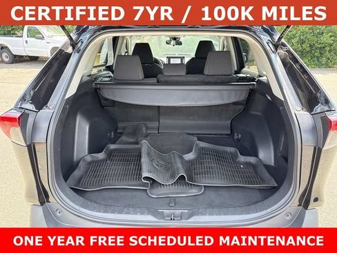 Used 2021 Toyota RAV4 LE AWD/4WD image 12