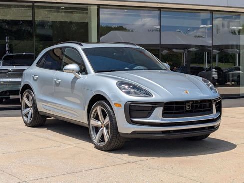 Used 2025 Porsche Macan image 7