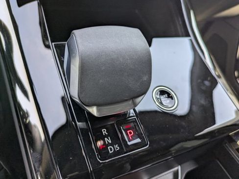 Used 2025 Land Rover Range Rover Sport AWD/4WD image 18