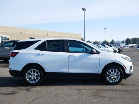 Used 2023 Chevrolet Equinox LS w/ LS Convenience Package AWD/4WD image 11
