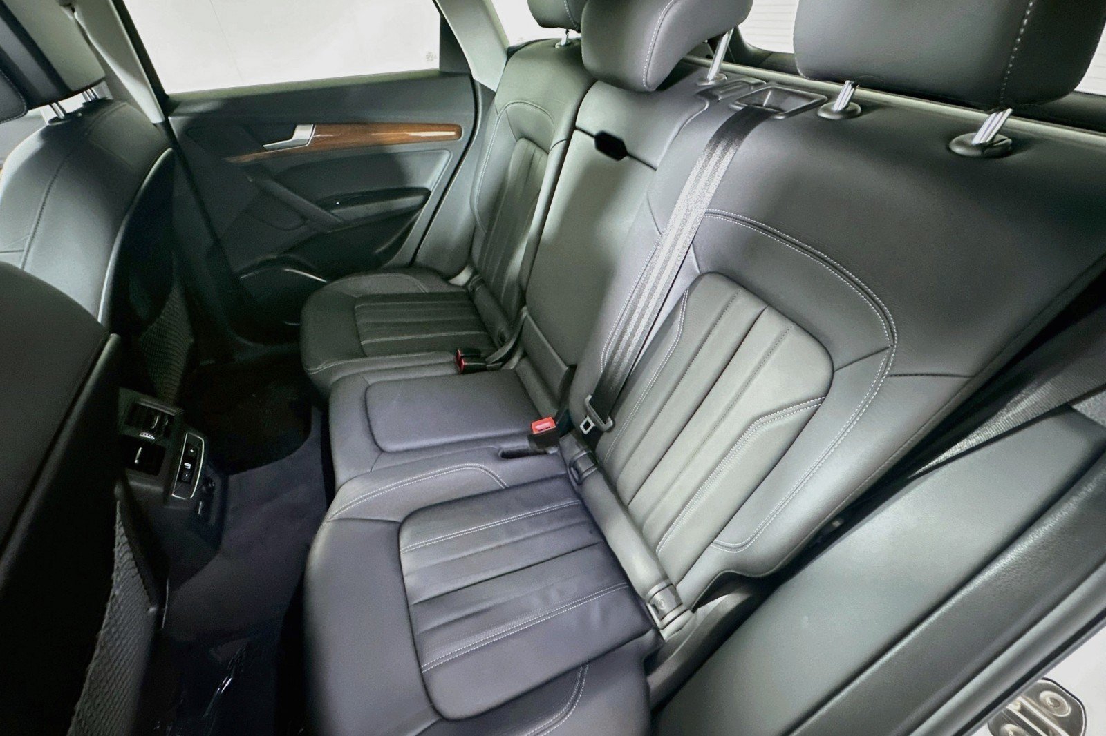 Used 2023 Audi Q5 2.0T Premium w/ Convenience Package AWD/4WD image 9