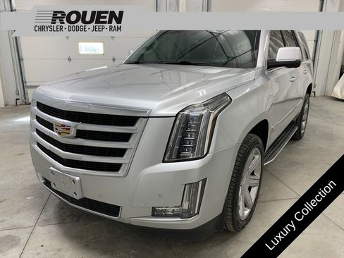 Used 2016 Cadillac Escalade Luxury image 1
