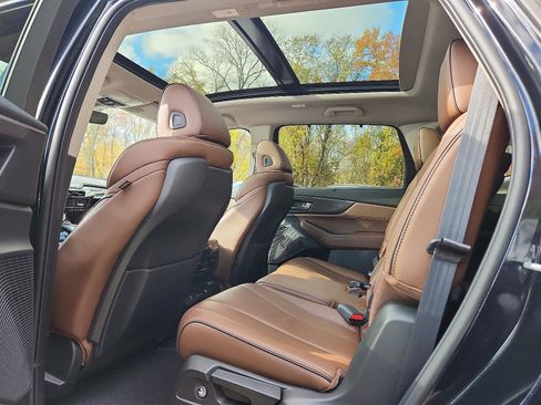 Used 2024 Acura MDX SH-AWD w/ Advance Package image 11