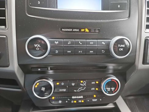 Used 2018 Ford Expedition XLT image 27