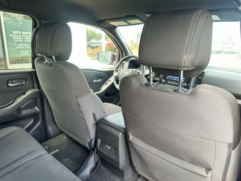 Used 2023 Nissan Frontier SV w/ Midnight Edition Package RWD image 14