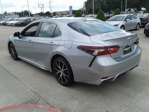 Used 2024 Toyota Camry SE FWD image 5