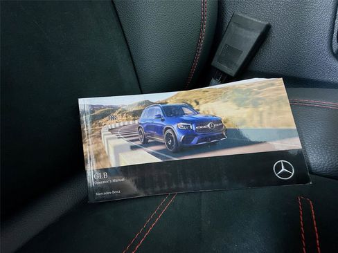 Used 2022 Mercedes-Benz GLB 250 4MATIC image 28