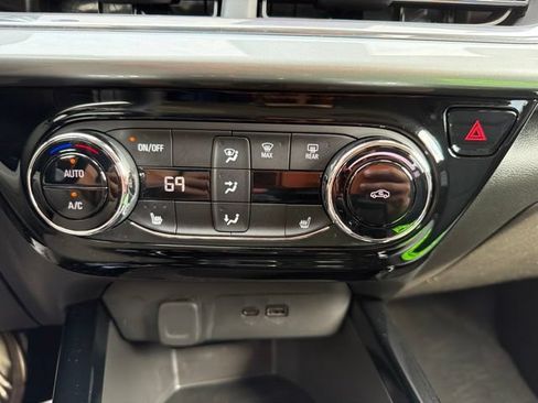 Used 2024 Chevrolet Trax LT w/ Driver Confidence Package FWD image 27
