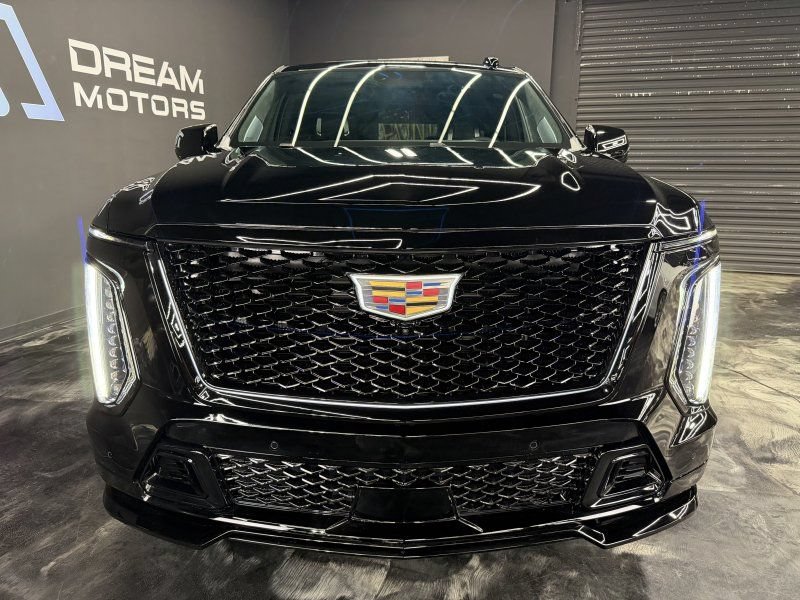 Used 2026 Cadillac Escalade ESV V AWD/4WD image 2