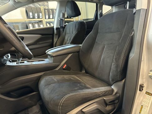 Used 2019 Nissan Murano S image 18