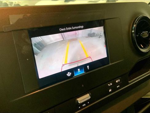 Used 2024 Mercedes-Benz Sprinter 2500 image 21