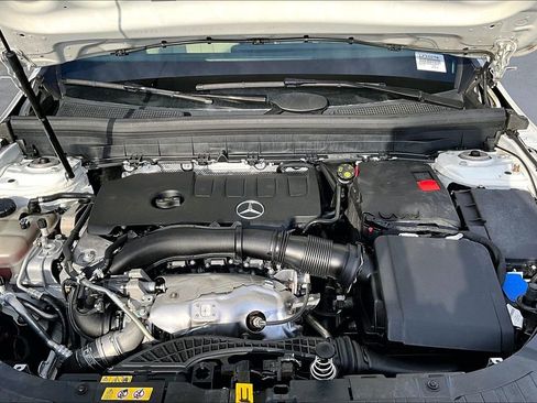 Used 2023 Mercedes-Benz GLB 250 w/ Premium Package image 28