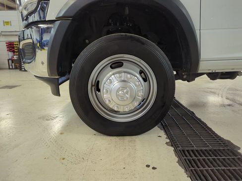 Used 2024 RAM 5500 Tradesman w/ Chrome Appearance Group image 19