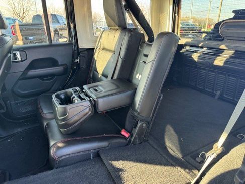 Used 2018 Jeep Wrangler Unlimited Rubicon w/ Dual Top Group AWD/4WD image 28