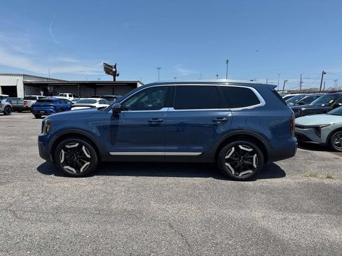 Used 2023 Kia Telluride EX w/ EX Captain's Chair Package FWD image 8