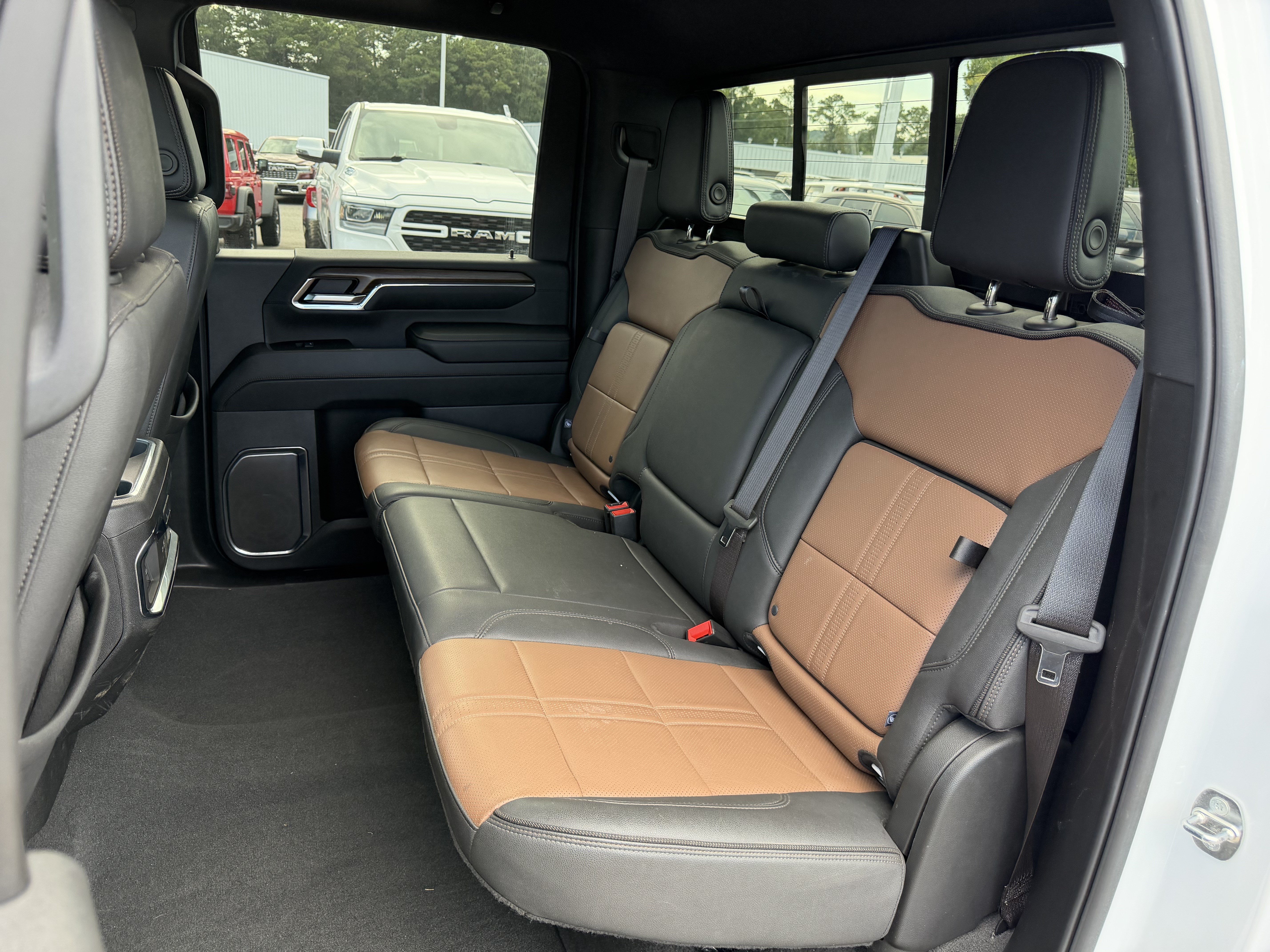 Used 2024 Chevrolet Silverado 2500 High Country w/ High Country Premium Package AWD/4WD image 35