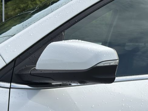 Used 2024 Chevrolet Equinox LT FWD image 35