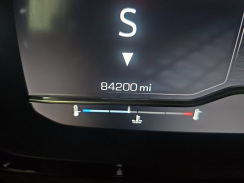 Used 2023 GMC Yukon XL Denali AWD/4WD image 16