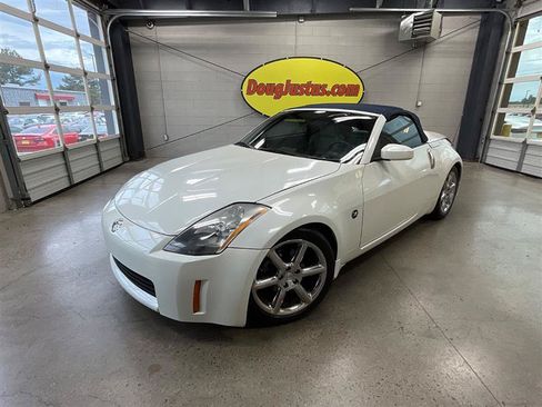 Used 2004 Nissan 350Z Touring RWD image 24