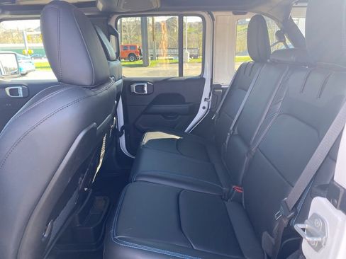 Used 2024 Jeep Wrangler Unlimited Rubicon 4xe AWD/4WD image 22