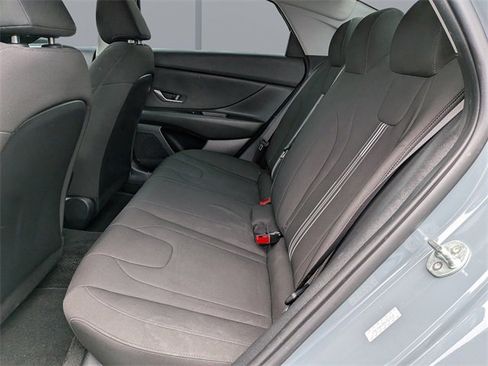 Used 2022 Hyundai Elantra SEL image 14