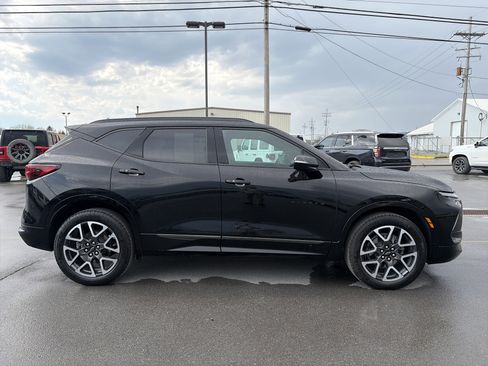 Used 2025 Chevrolet Blazer RS FWD image 2