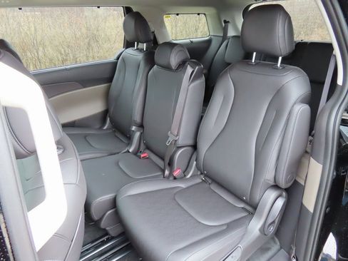 New 2026 Kia Carnival EX FWD image 22