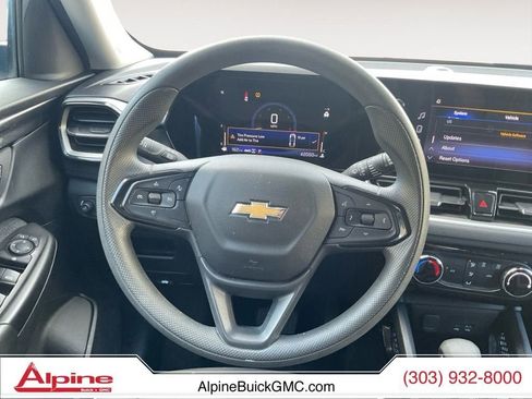 Used 2025 Chevrolet TrailBlazer LT AWD/4WD image 12