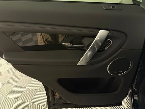 Used 2025 Land Rover Discovery Sport S image 25