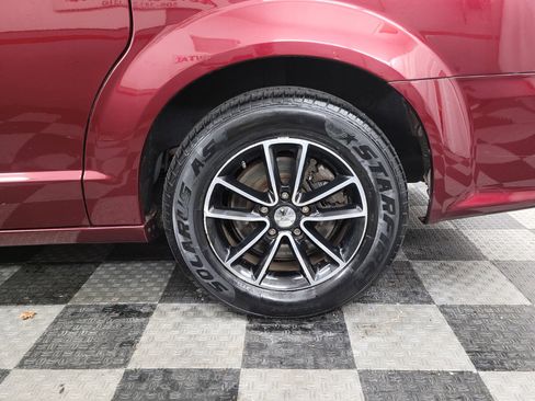 Used 2018 Dodge Grand Caravan GT image 25