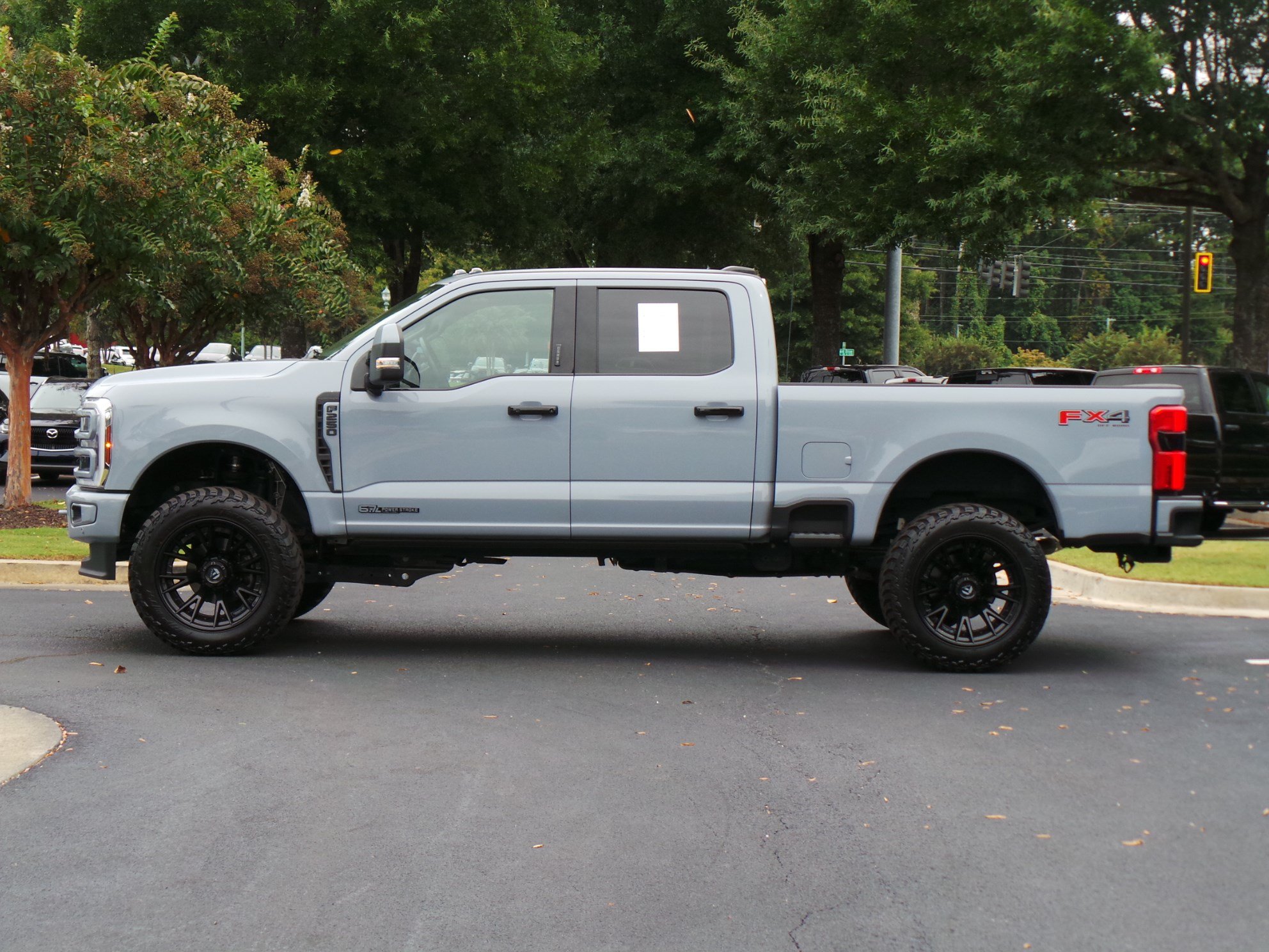 Used 2024 Ford F250 Platinum w/ FX4 Off-Road Package AWD/4WD image 5