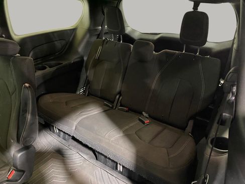 Used 2018 Chrysler Pacifica Touring Plus w/ S Appearance Package image 13