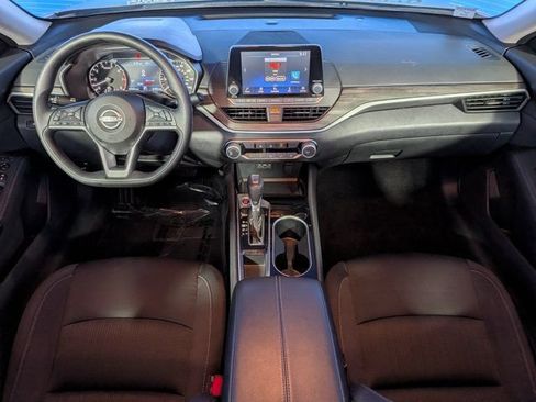 Used 2024 Nissan Altima 2.5 SV FWD image 14