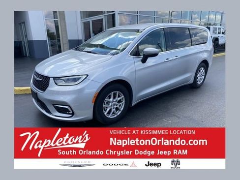 Used 2023 Chrysler Pacifica Touring-L image 1