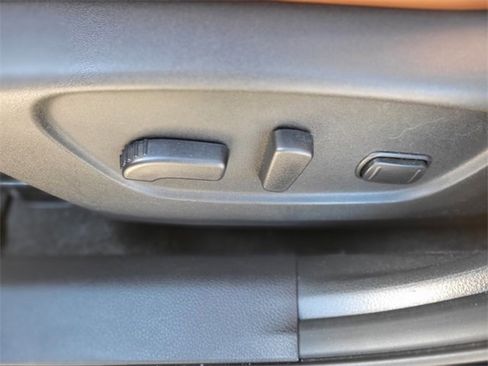 Used 2018 Nissan Rogue SL w/ Premium Package image 20