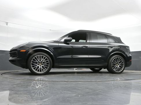 Used 2023 Porsche Cayenne AWD/4WD image 46