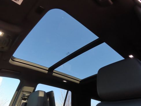 Used 2021 Chevrolet Tahoe Z71 w/ Luxury Package image 7