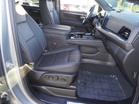 Used 2025 Chevrolet Suburban RST image 12