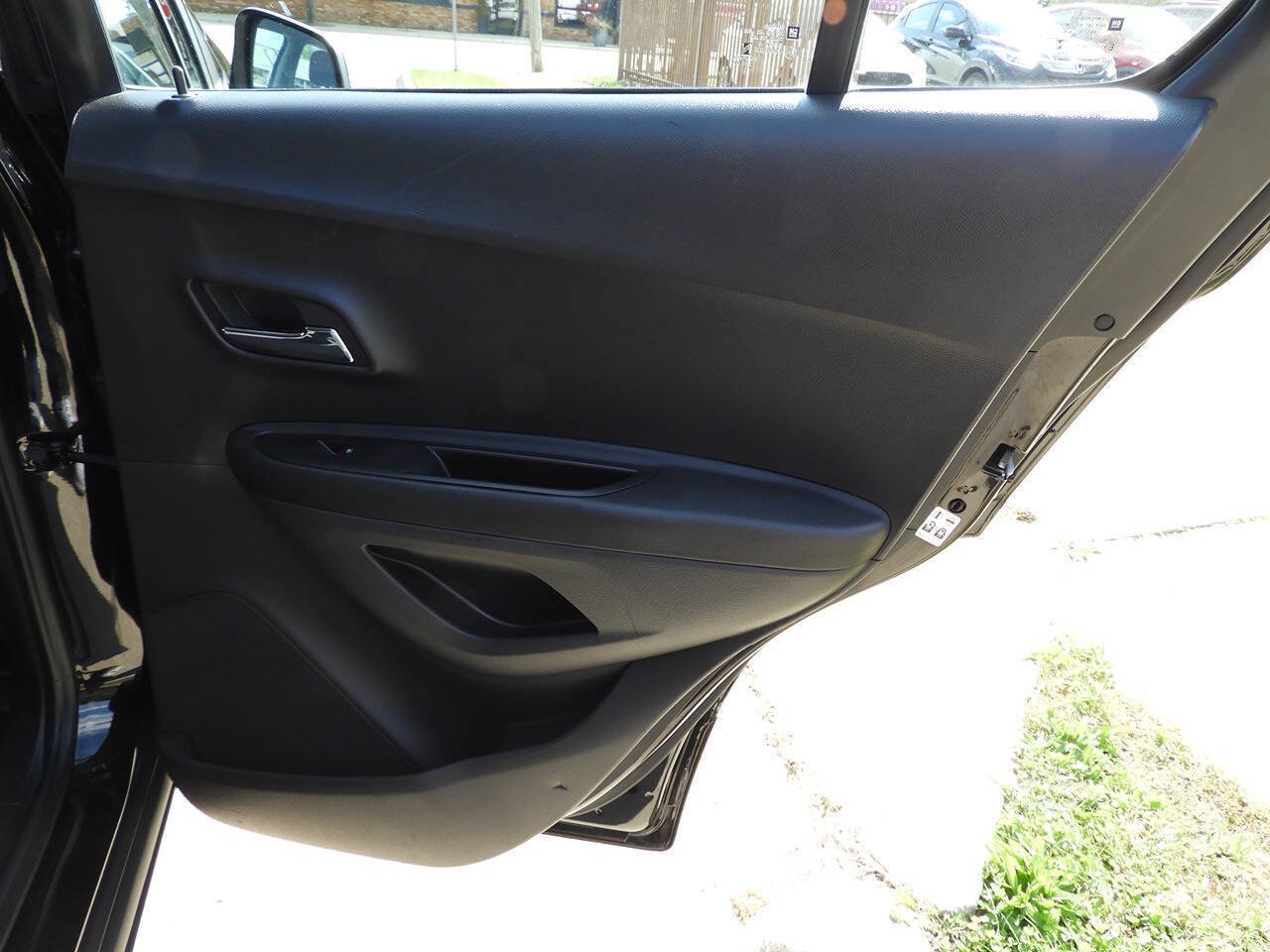 Used 2019 Chevrolet Trax LS FWD image 34