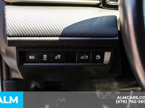 Used 2025 Toyota Camry SE image 30