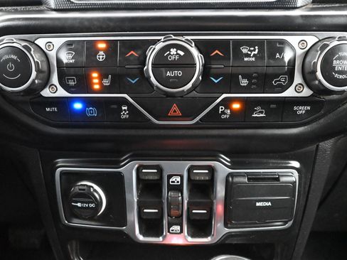 Used 2021 Jeep Wrangler Unlimited Sahara w/ Cold Weather Group image 14