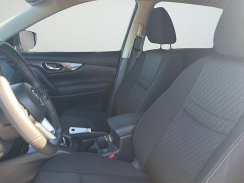 Used 2020 Nissan Rogue SV FWD image 23