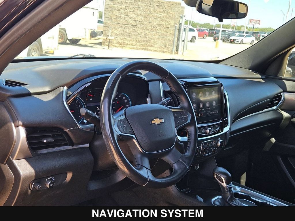 Used 2022 Chevrolet Traverse LT FWD image 11
