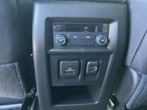 Used 2023 Chevrolet Traverse RS FWD image 14