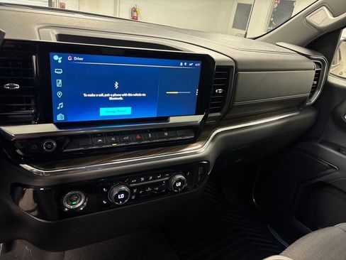 Used 2023 Chevrolet Silverado 1500 LT image 36