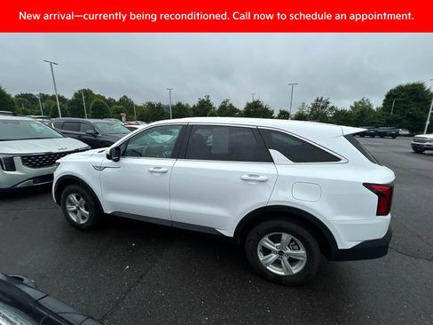 Used 2023 Kia Sorento LX AWD/4WD image 11