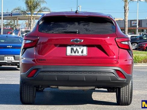 Used 2024 Chevrolet Trax LS w/ LS Convenience Package image 5
