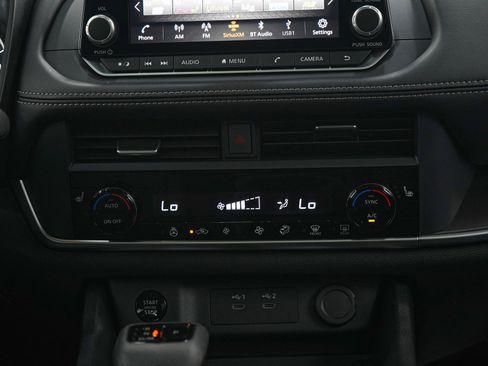 Used 2024 Nissan Rogue SV w/ SV Premium Package AWD/4WD image 17